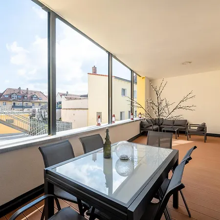Sevenhills - Mit Privater Sauna, Balkon Und 3 Kingsize-zimmern, Bahnhofsnah شقة